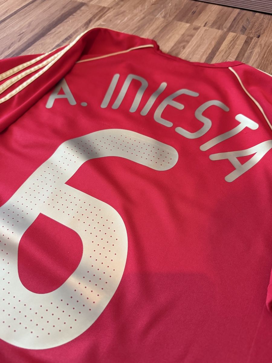 Adidas Canottiere & Pantaloni: Original Iniesta Spanien 2010 Trikot M – Usato da Burgdorf venduto da Shirtsy 2