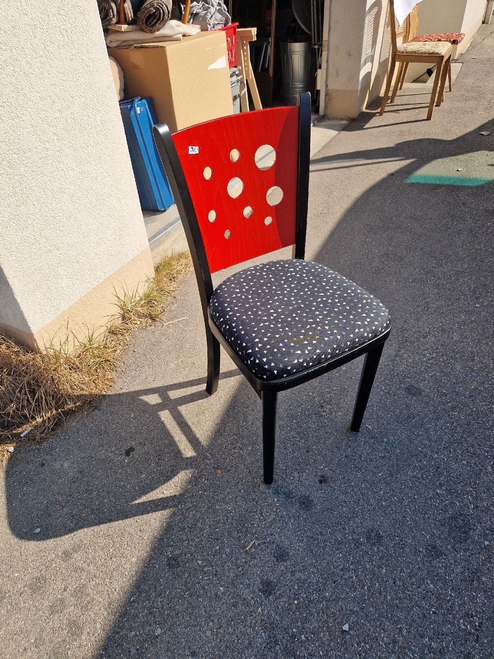 Chaises: Stuhl rot-schwarz mit Muster  – D'occasion à Mörigen par Clio111 5