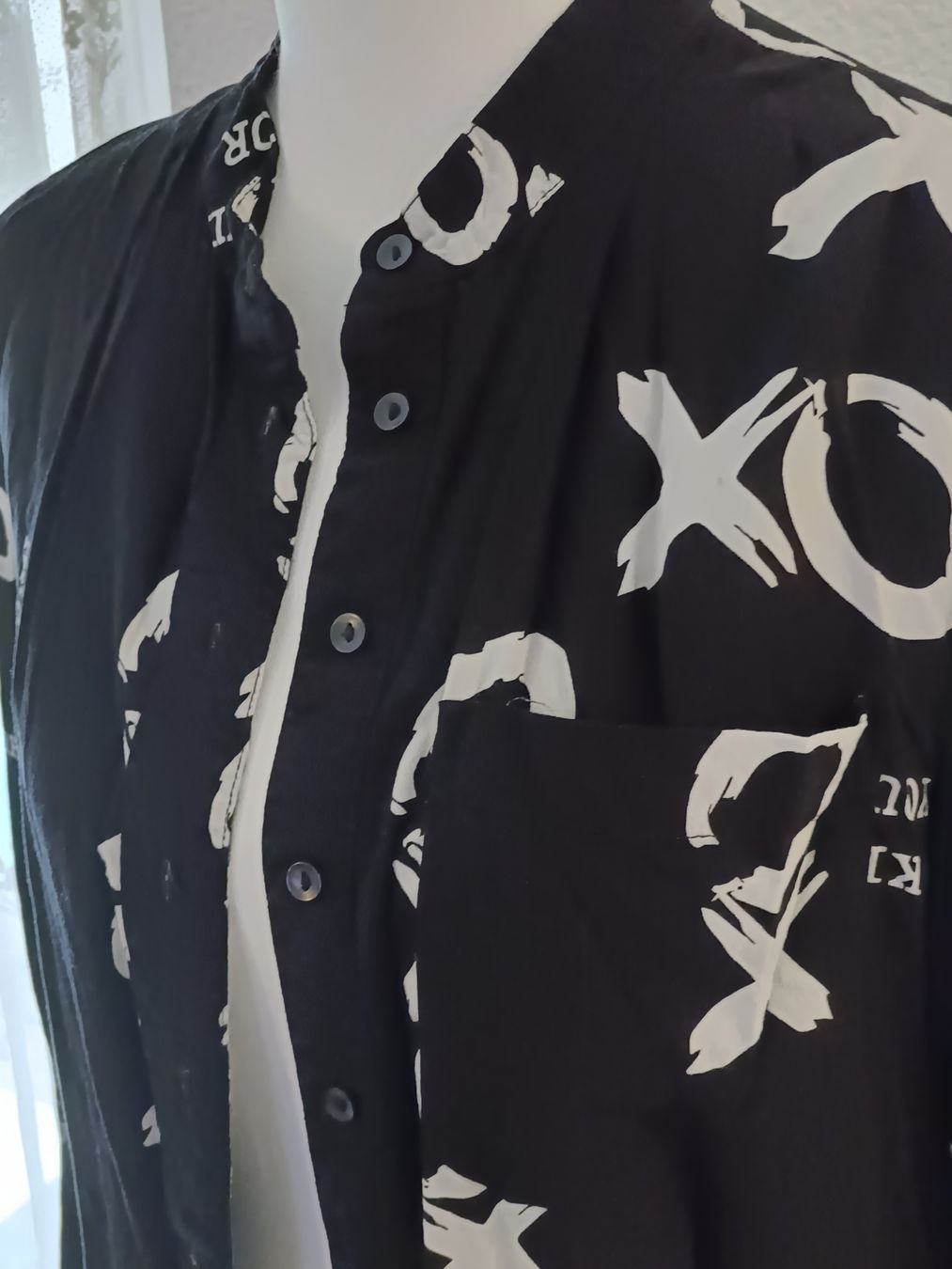 Rainbow Blusen: Rainbow Bluse Gr. 38 schwarz/weiss Viskose Muster Print – Gebraucht aus Näfels von CH.Kchlineknopf 1