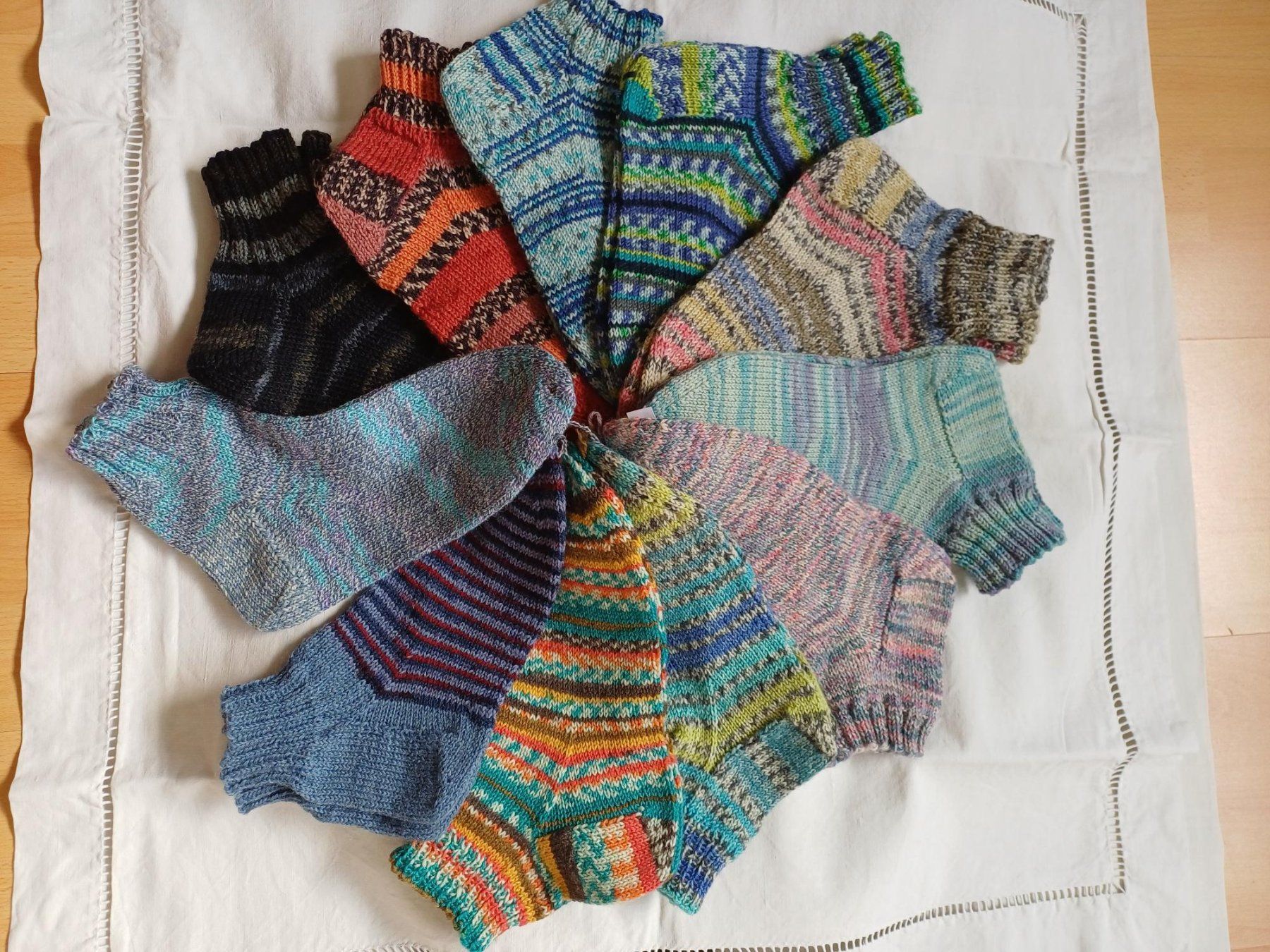 Calze: Selbstgestrickte Sneaker-Socken, Grösse 38/39, 3 Paar – Nuovo (secondo la descrizione) da Sisikon venduto da slaronix