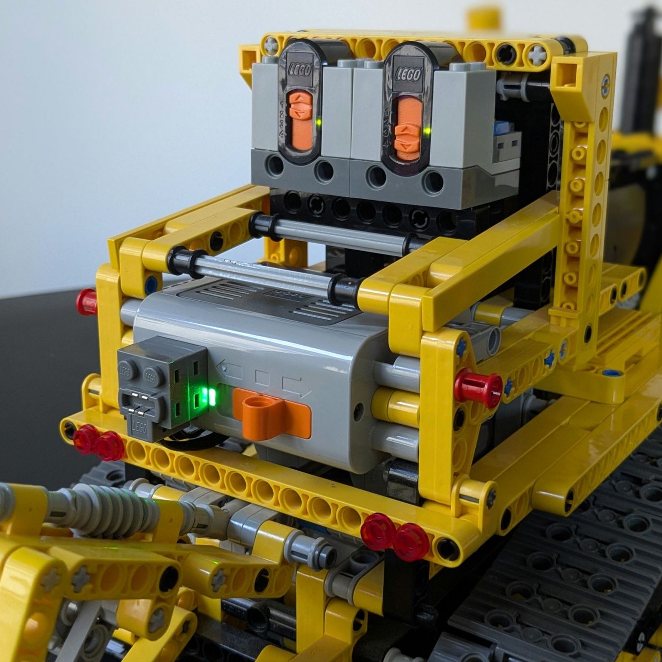 Lego Kit di costruzioni: LEGO TECHNIC 8275 - Motorized Bulldozer (2007) – Usato da lausanne venduto da searno 6