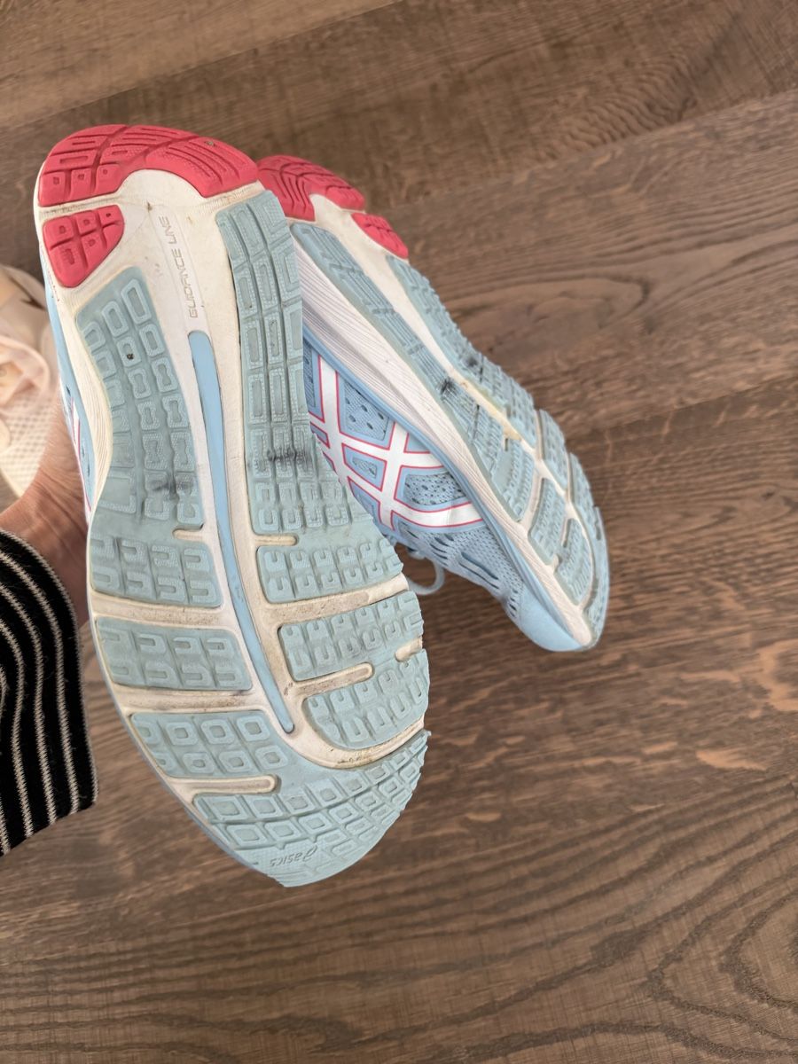 Asics Scarpe da donna: Asics GEL-CUMULUS 20 – Usato da Herrliberg venduto da Tubalp 3