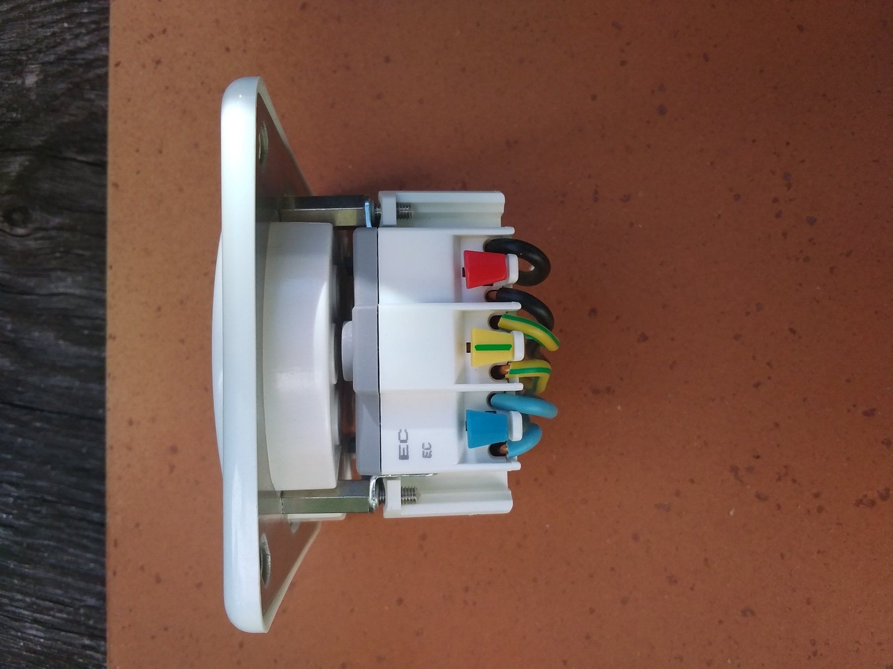 Spine: Boitier 3 prises – Usato da Courgenay venduto da Lolam 2