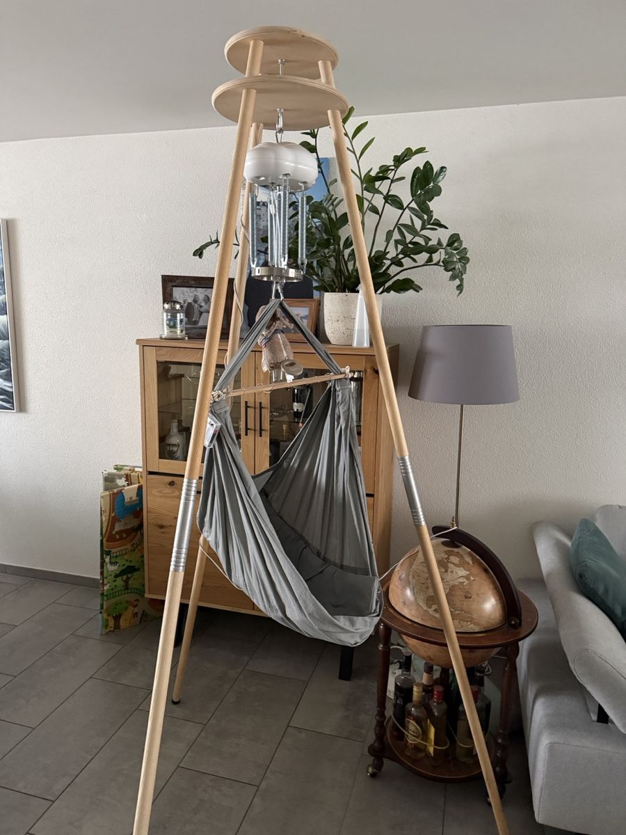Sdraiette & Sdraiette a dondolo: Federwiege mit Holzgestell und Motor – Usato da Uster venduto da Bobse