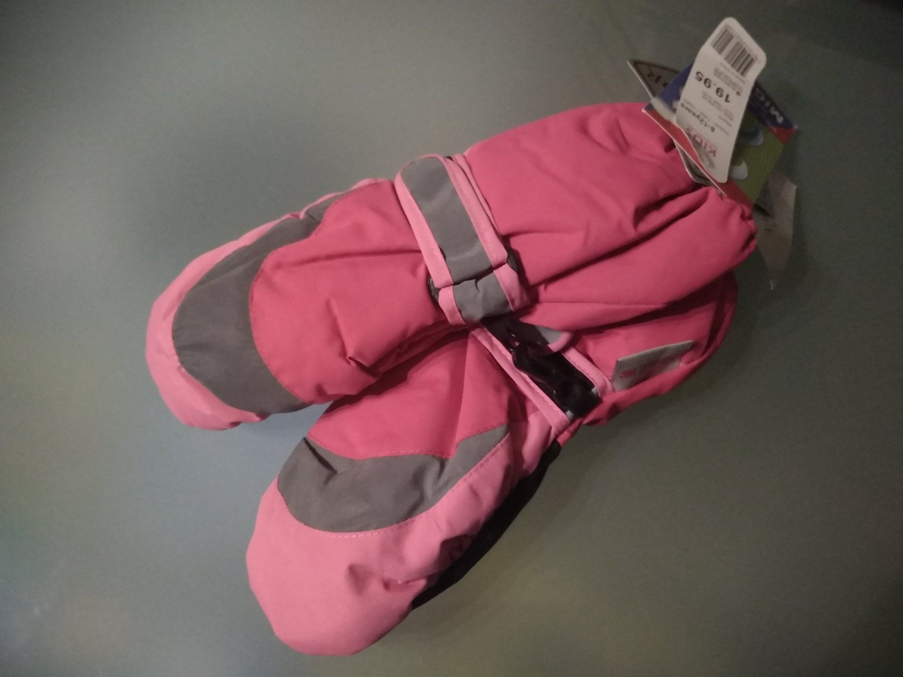 Kinderhandschuhe: Winterhandschuhe Grösse 8-12 Jahre – Neu und originalverpackt aus Bäch SZ von Swissy46