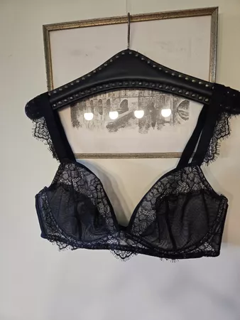Romantisches Set BH und Panty in Schwarzer Spitze