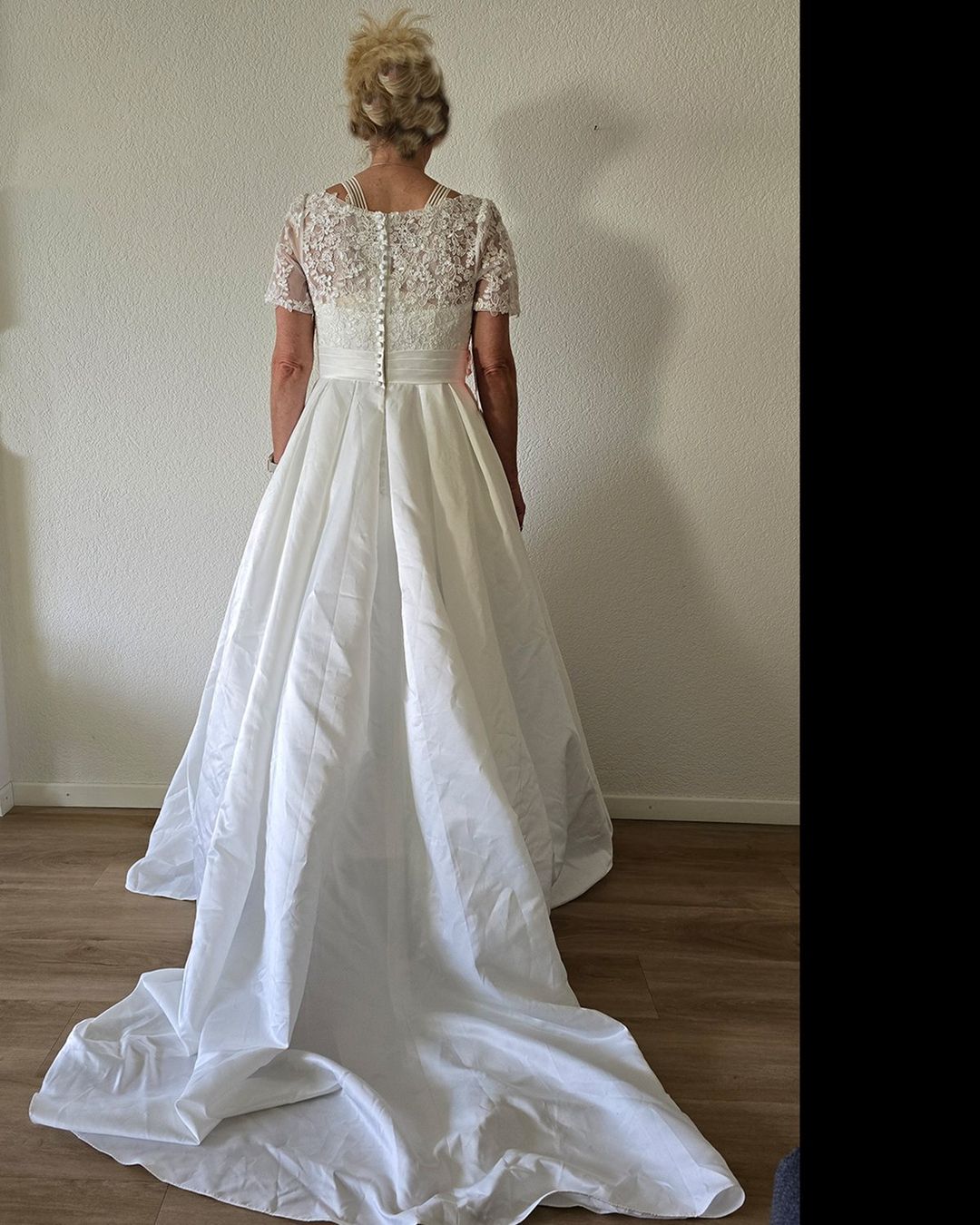 Vestiti: Brautkleid Grösse 38 – Nuovo (secondo la descrizione) da Knonau venduto da Mafikno 1