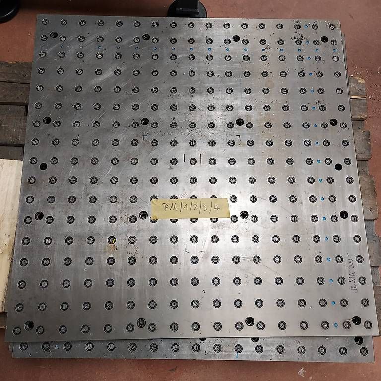 Servierplatten: Rasterplatten – Gebraucht aus Bärau von Lehmann3552