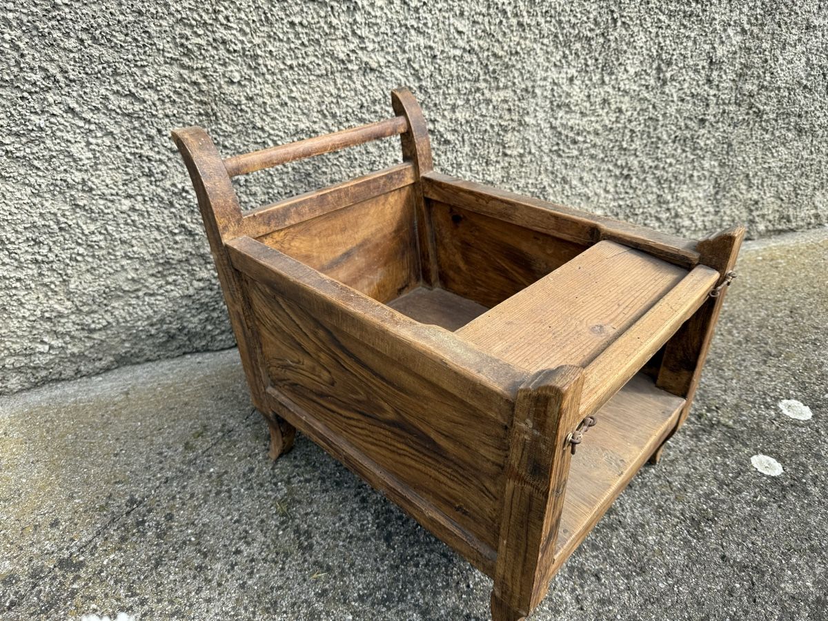 Hocker: Antiker Holzkindersitz – Gebraucht aus Appenzell Eggerst. von Koer85 1