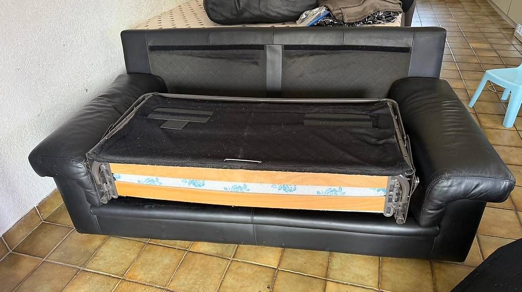 Sofas: Canapé lit  – D'occasion à Sion par alan_cerro 3