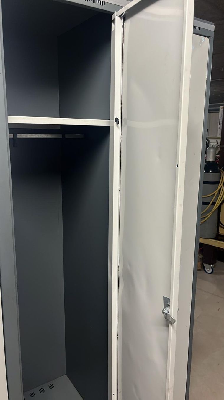 Lista Guardaroba: Lista Graderobenschrank, Spind 3fach – Usato da Berlingen venduto da mar_j9wt 3