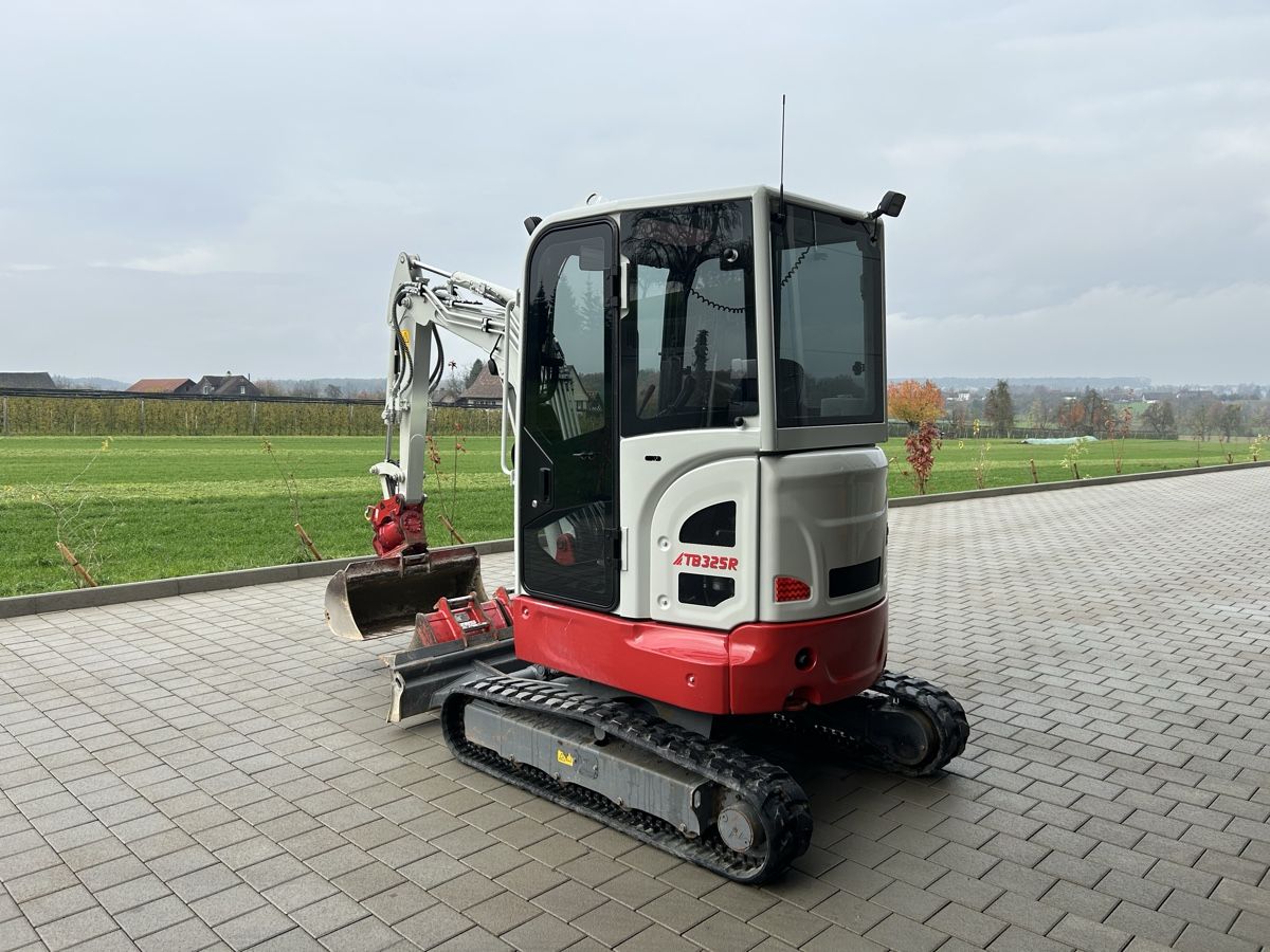 Takeuchi : Takeuchi TB325R Bagger – Gebraucht aus Salmsach von Takeuchi_W395