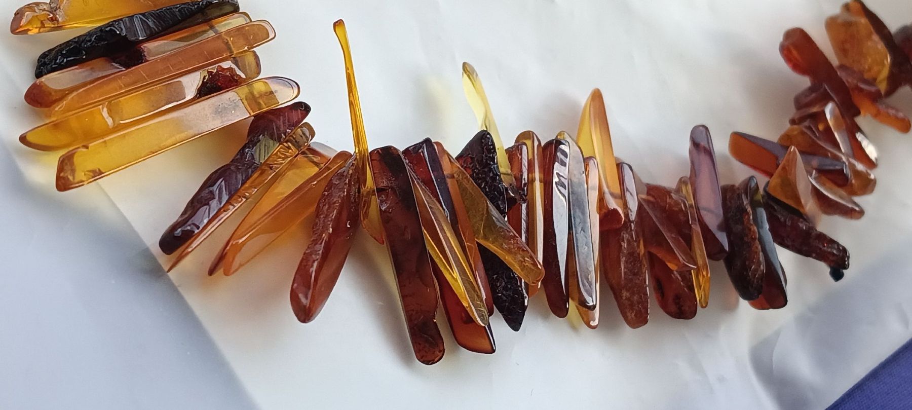 Colliers: Amber Necklace unique shape – Neuf (Voir description) à Zürich par cat_9cvz 1