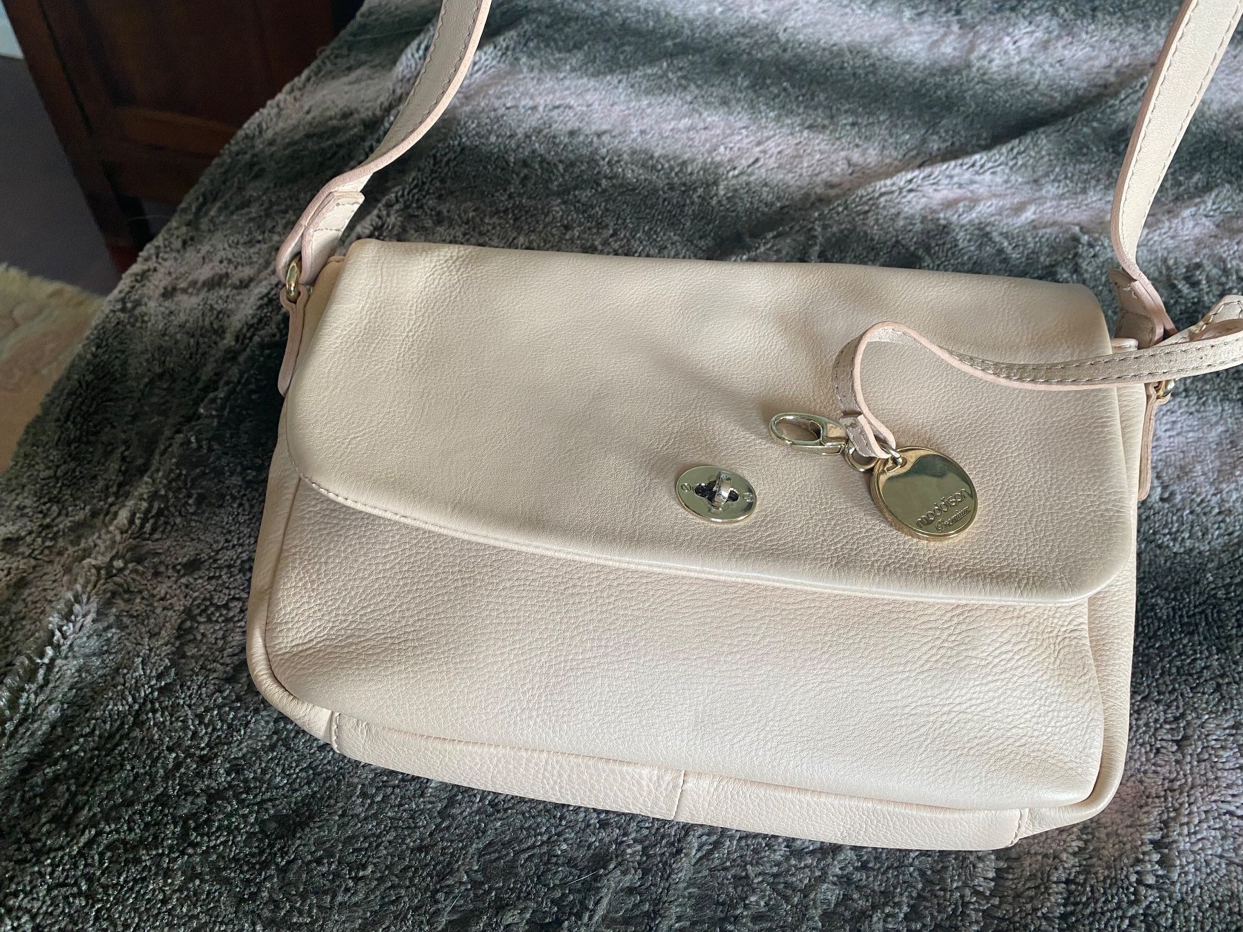 Maddison Borse da donna: MADDISON Premium Umhängetasche – Usato da Besazio venduto da BagCycle 3