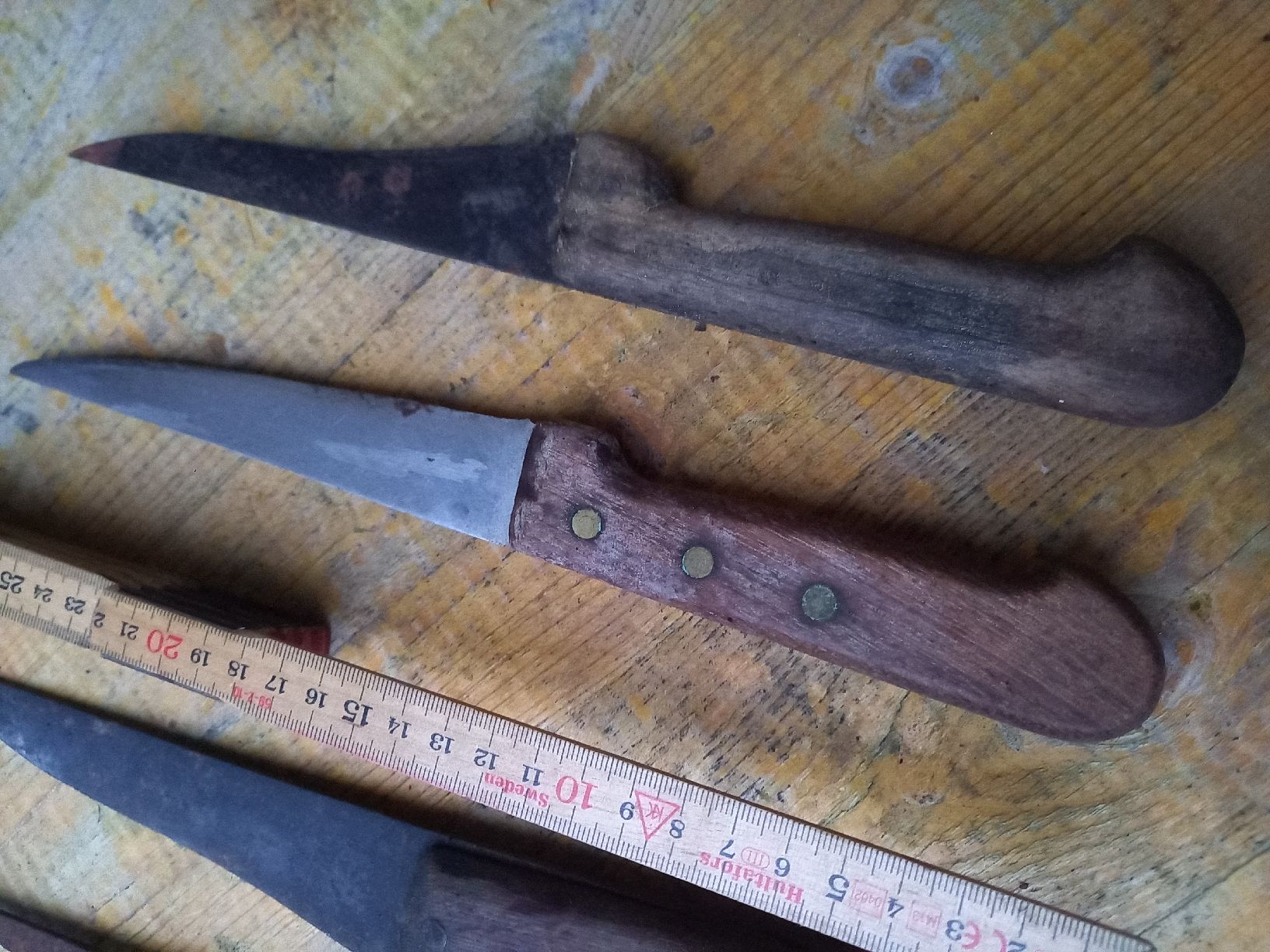 Besteck: 4 Fleischmesser Set Holzgriff gebraucht antik – Defekt aus Galgenen von Allerlei8854 1