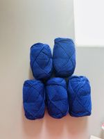 Lot de 5 pelotes de laine bleu 