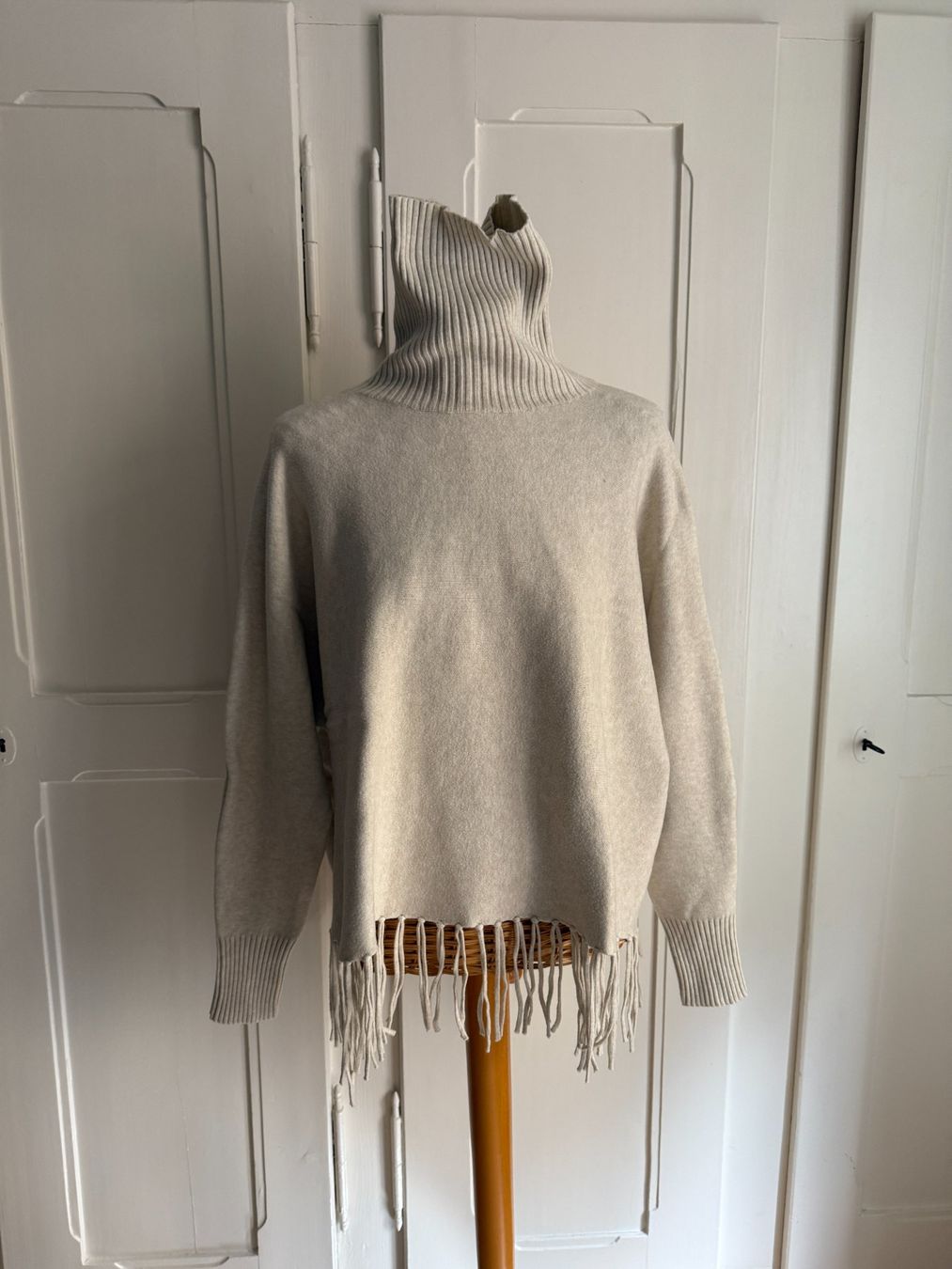 Pullover & Sweatshirts: Rollkragen Pullover beige mit Fransen L – Gebraucht aus Zürich von Diazaio