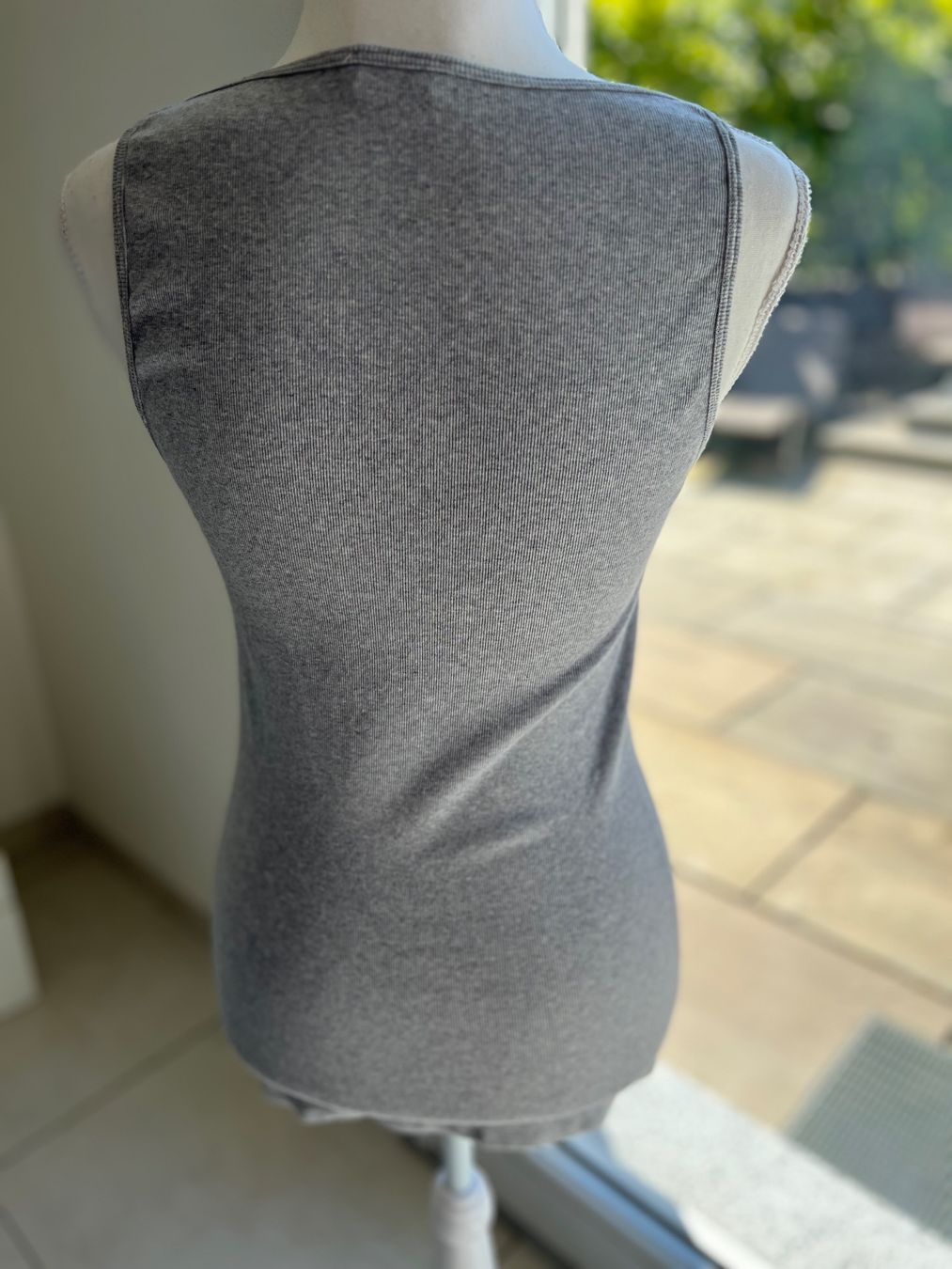 Brunello Cucinelli Top: Brunello Cuccinelli - Graues Sommertop Gr. M – Usato da Ebmatingen venduto da Mistelu 2