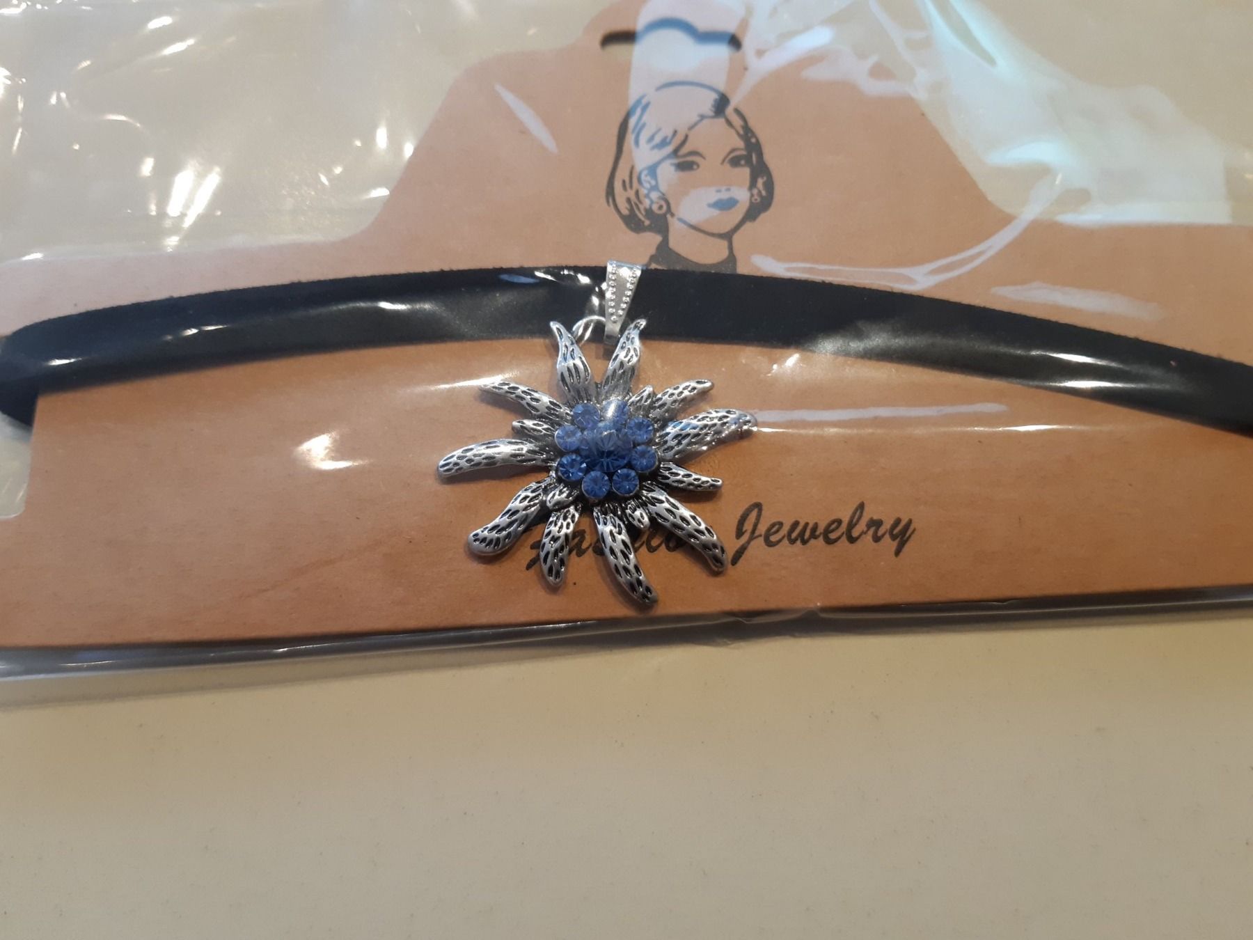 Pendentifs: Kropfband edelweiss blau Schwingfest – Neuf avec emballage d'origine à Ibach par chaemilochhobbygarte 1