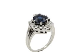 Saphir Ring mit Brillant Entourage in 14K Weissgold *S3993