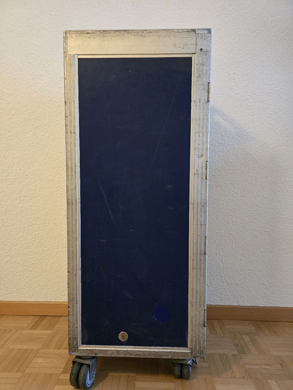 Swissair Altro in Aeronautica: Original Flugzeug-Servierwagen / Flugzeugtrolley  – Usato da Kloten venduto da FroVoKo 3