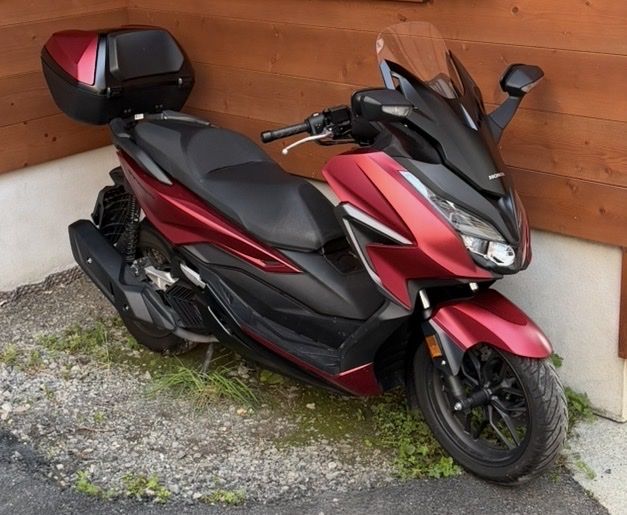 Honda Scooter: Honda Forza 125 2022 - 2000km !  – Usato da Chernex venduto da Misterclay