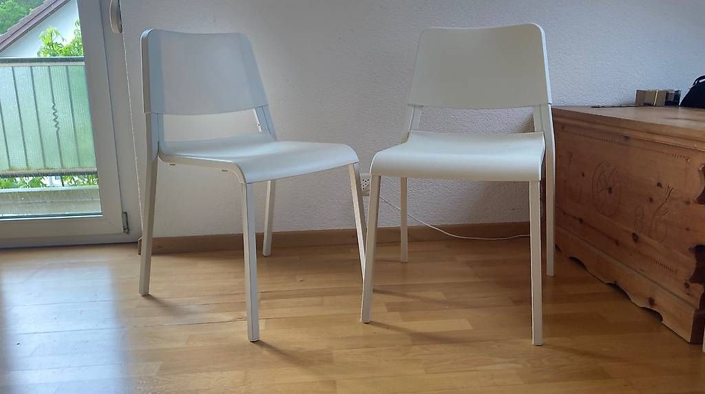 Set di tavolo e panche: Stabiler Ikea-Tisch mit 2 Stühlen – Usato da Bern venduto da Coolwindow 4