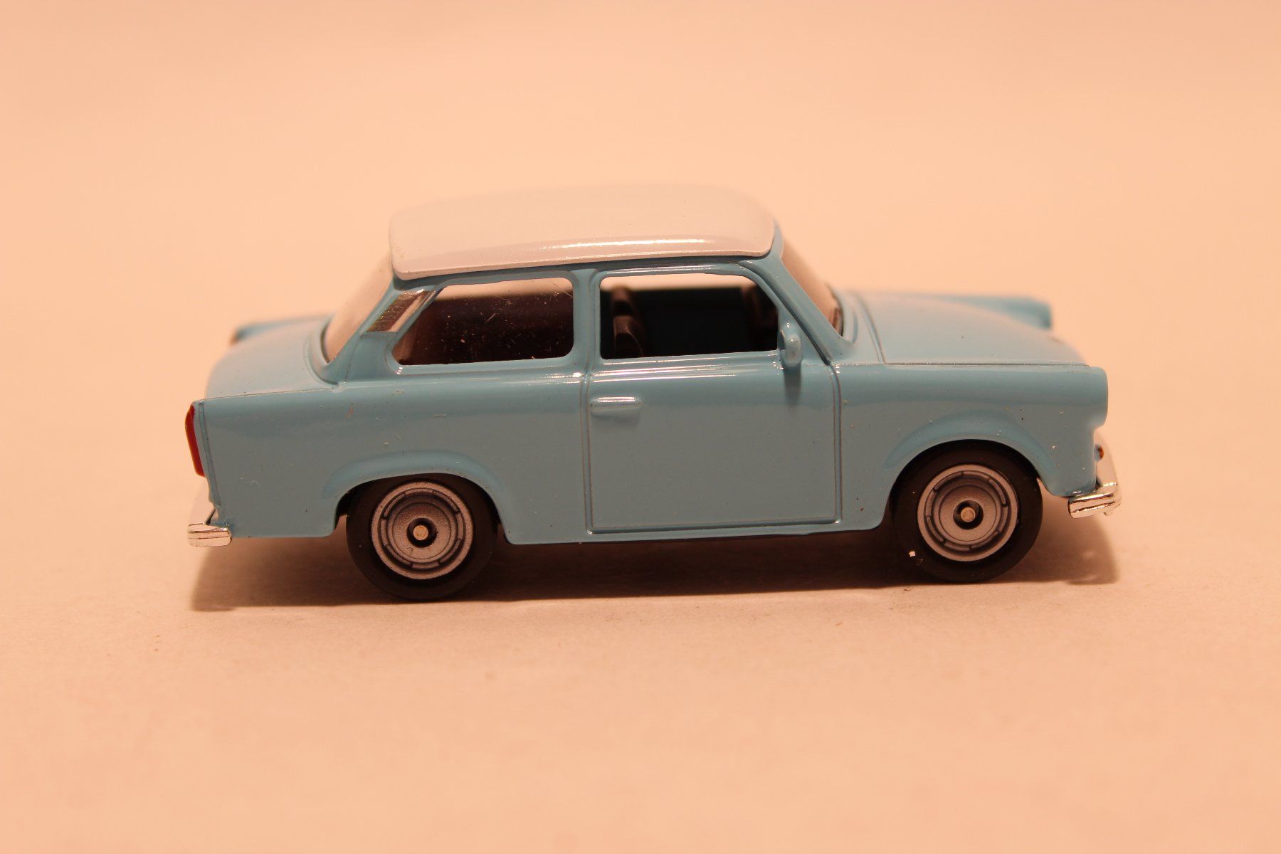 Modellini d'auto: Trabant 601, hellblau mit weissem Dach – Nuovo e nell'imballaggio originale da Fehraltorf venduto da haefens 3