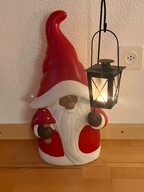 Statuette: Dekorativer Weihnachtswichtel mit Laterne – Usato da Walzenhausen venduto da Jana013 1