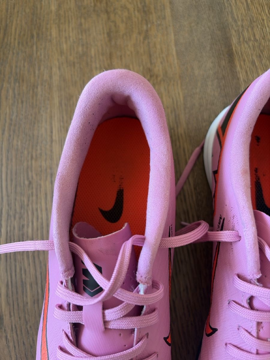 Nike Scarpe da uomo: Fussballschuhe Nike pink Grösse 41   – Usato da Oberentfelden venduto da Elifant 3