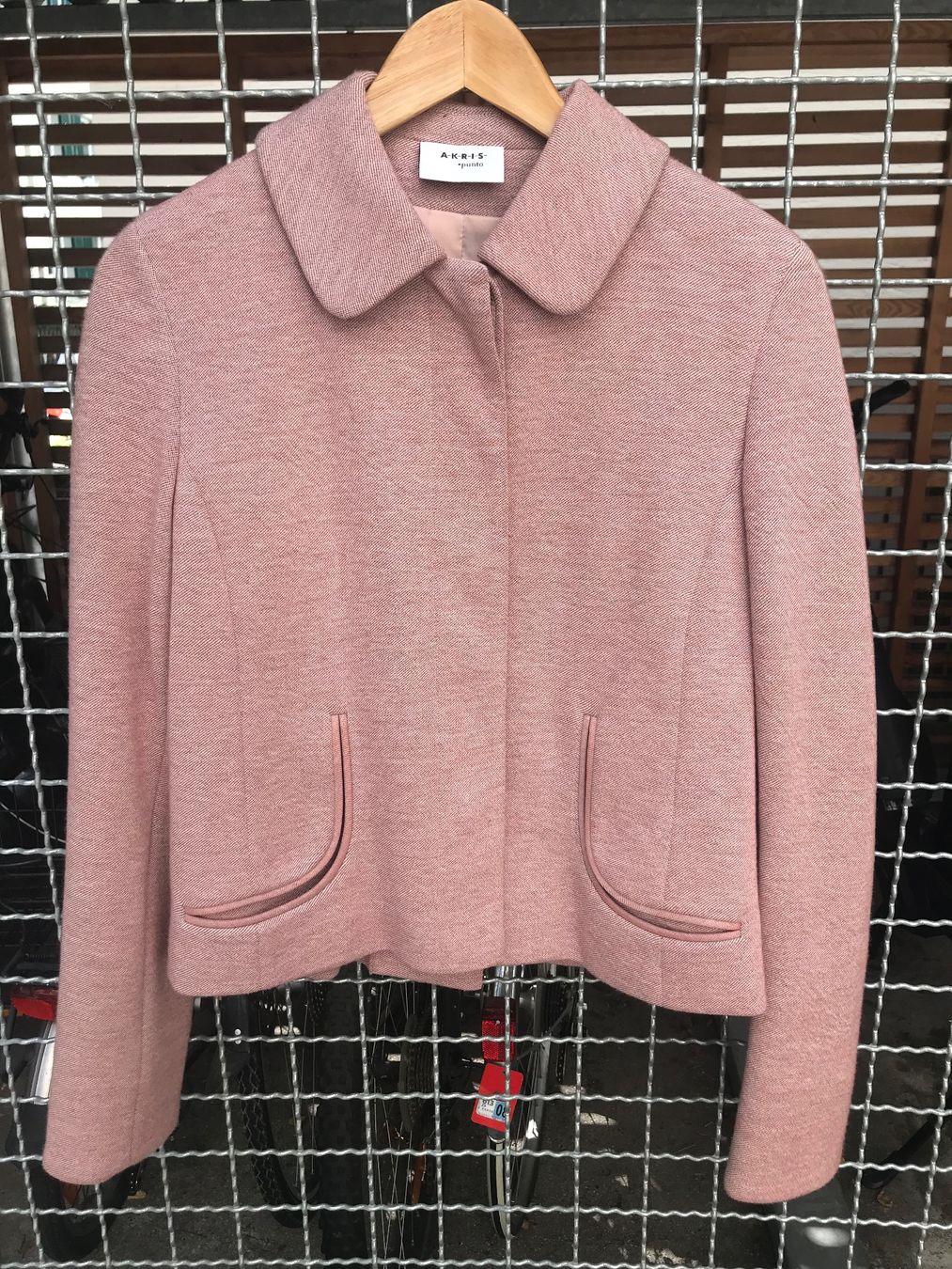 Akris Giacche: Wunderschöne Akris-Übergangsjacke in rosa – Usato da Zürich venduto da Salima03