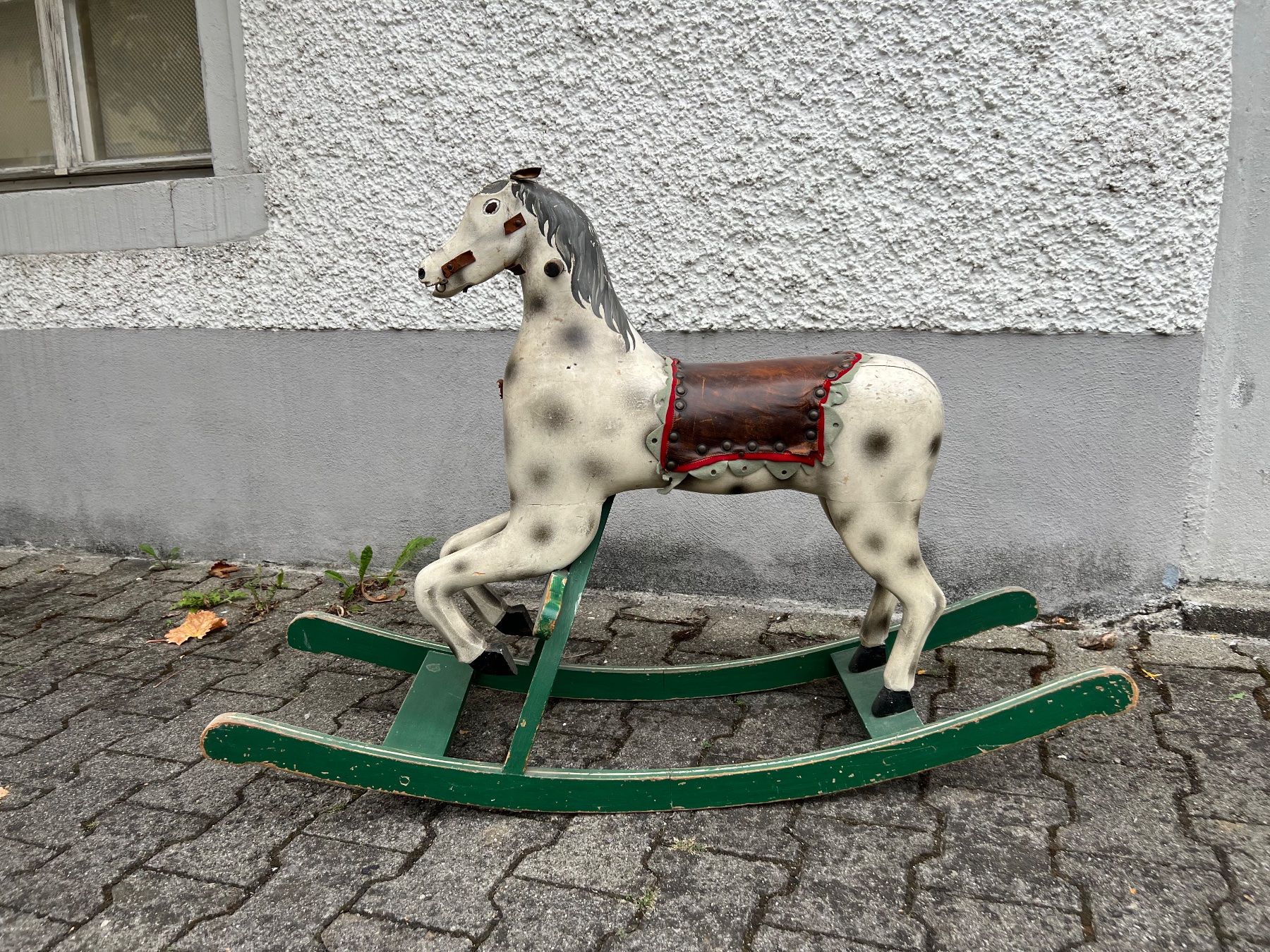 Jouets: Schaukelpferd Holz Antik. – D'occasion à Bremgarten AG par Charles51