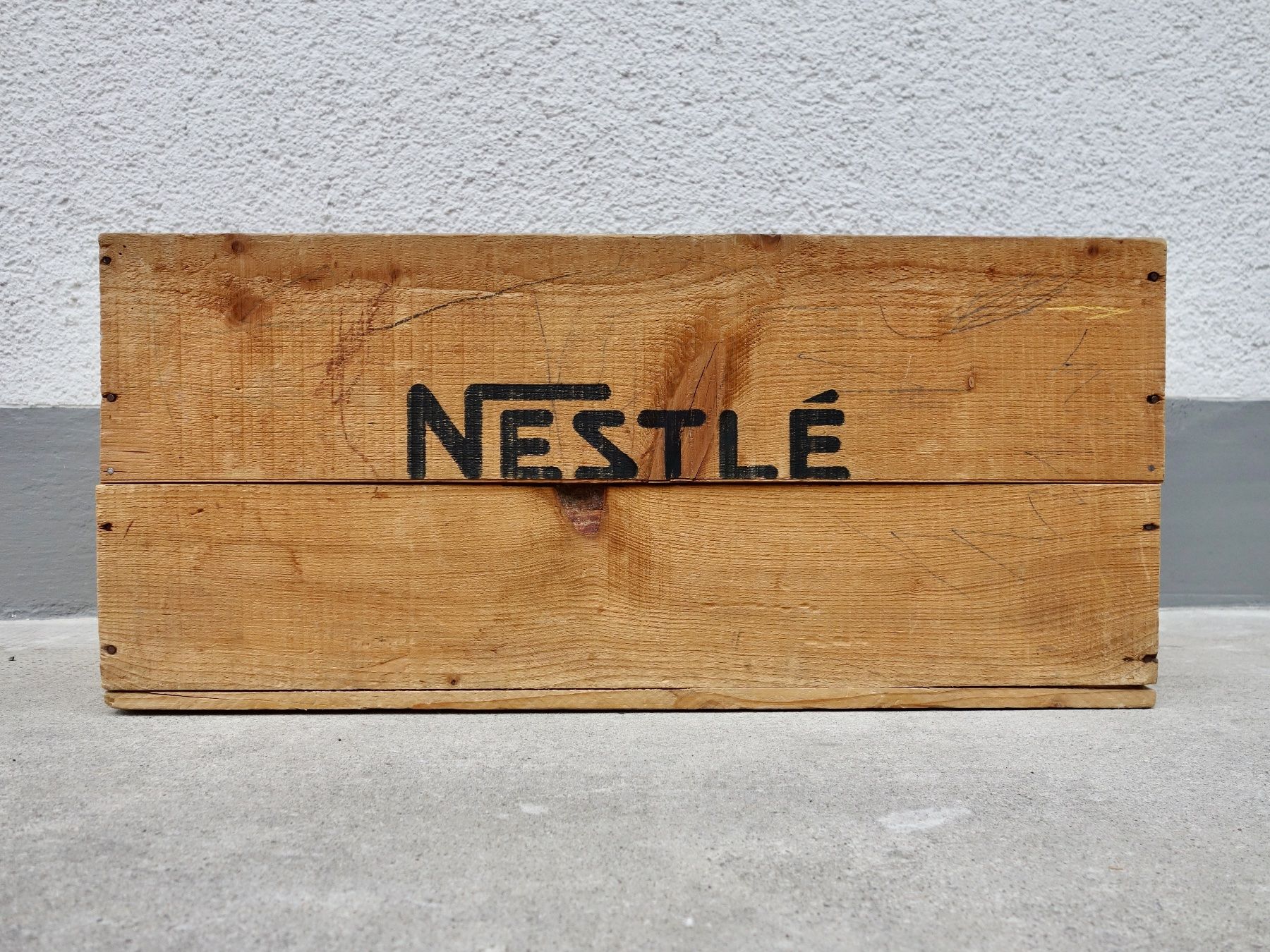 Transportkisten: alte Holzkiste Kiste NESTLÉ – Gebraucht aus Kerzers von bottlesandboxes 3