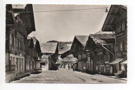 SAANEN Gessenay - Strasse belebt