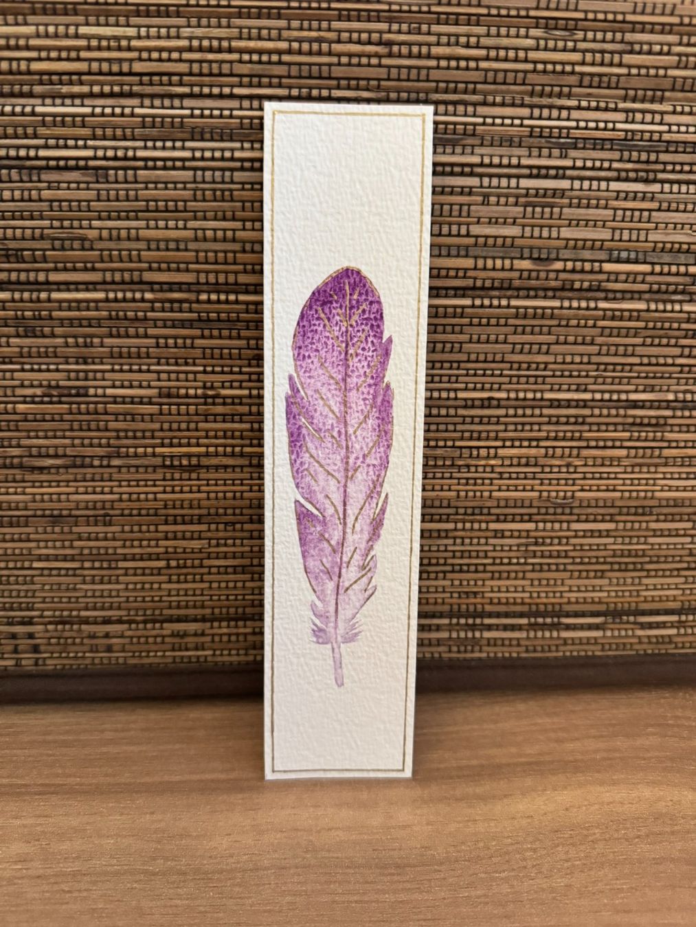 Altre raccolte & rarità: Lesezeichen Feder violett/gold – Nuovo (secondo la descrizione) da Dübendorf venduto da ZiKarten