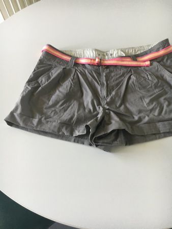 kurze Damen-Hose Grösse 42