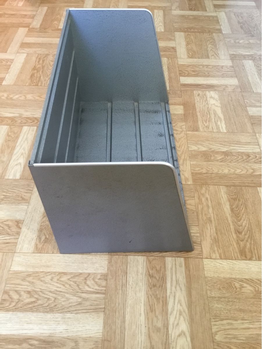 Scaffali: Älteres Büroregal aus Metall zum stellen oder hängen – Usato da Kreuzlingen venduto da Schuggerman 3