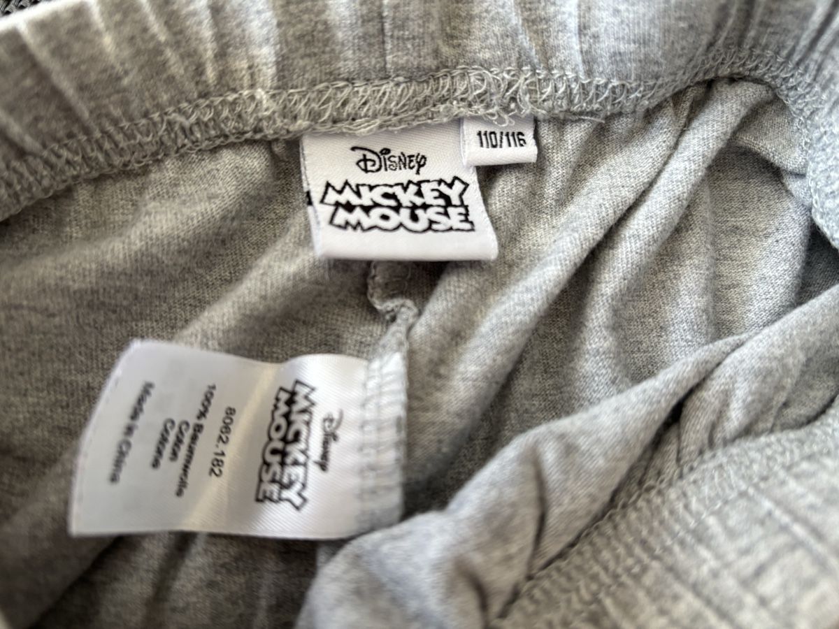 Disney Pyjamas: Pyjama Mickey Mouse 110/116 – D'occasion à Herzogenbuchsee par MoLa85 1
