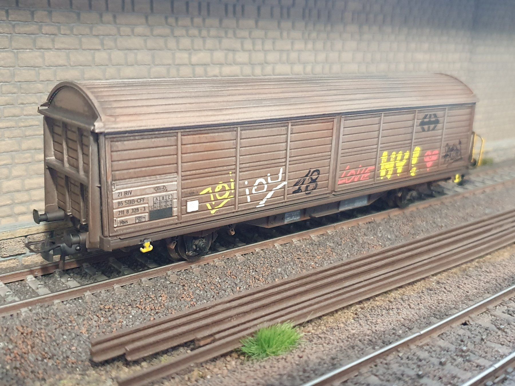 Roco Modellini di ferrovie: WABON HBIS, SBB-CFF, ROCO 4341, PATINE+GRAFFITIS – Usato da Loveresse venduto da FIFILOULOU 3