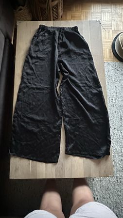 Live Love Laugh schwarze Satin Hose Gr. S