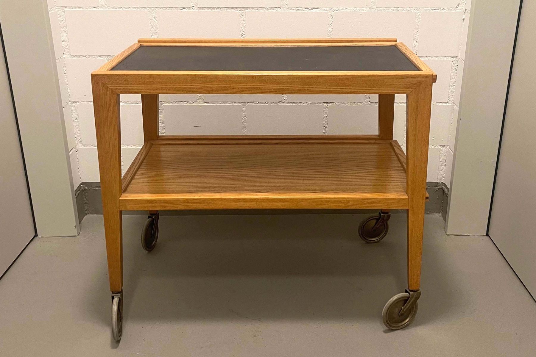 Carrelli di servizio: Mid-Century Modern Servierwagen – Usato da Zürich venduto da tamaruga 1