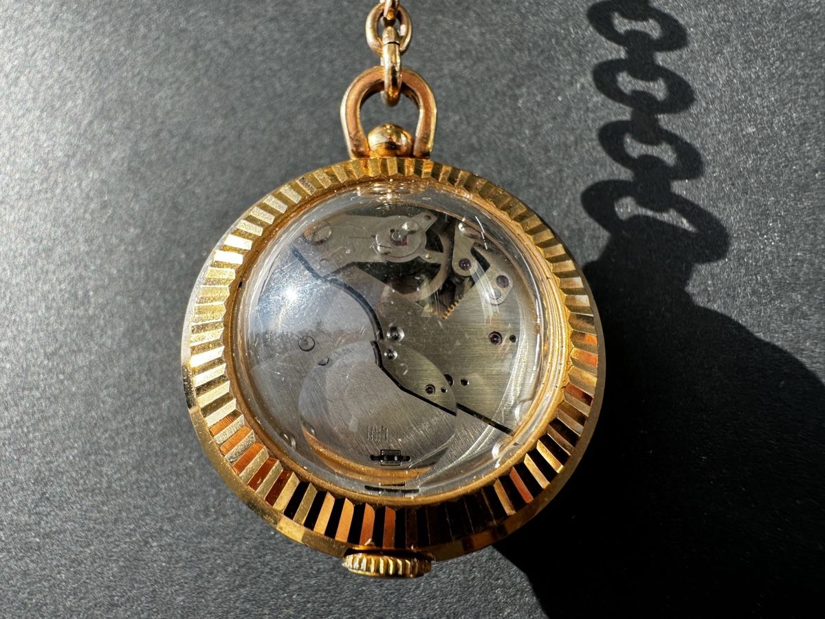 Uhren: Goldfarbene Taschenuhr "ROYALTY" – Gebraucht aus Zollikofen von Comcast 3