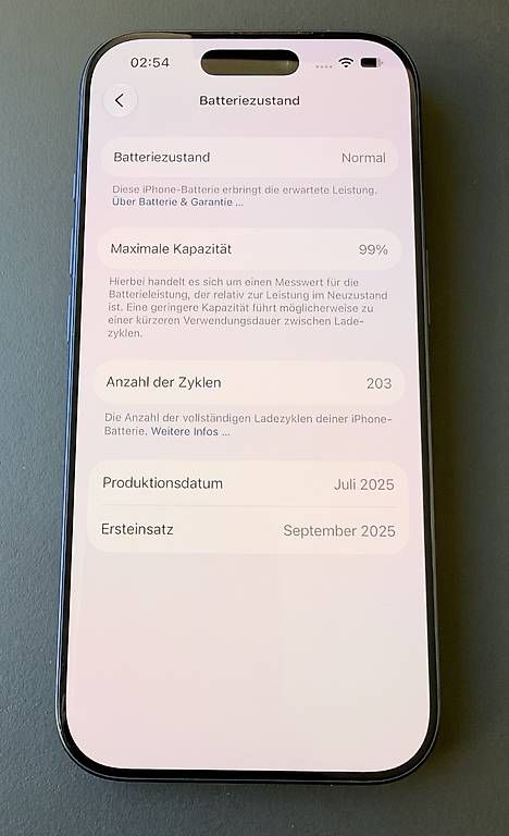 Portables: iPhone 17 Pro 256GB Deep Blue – D'occasion à Zürich par Heidi_Acker 1