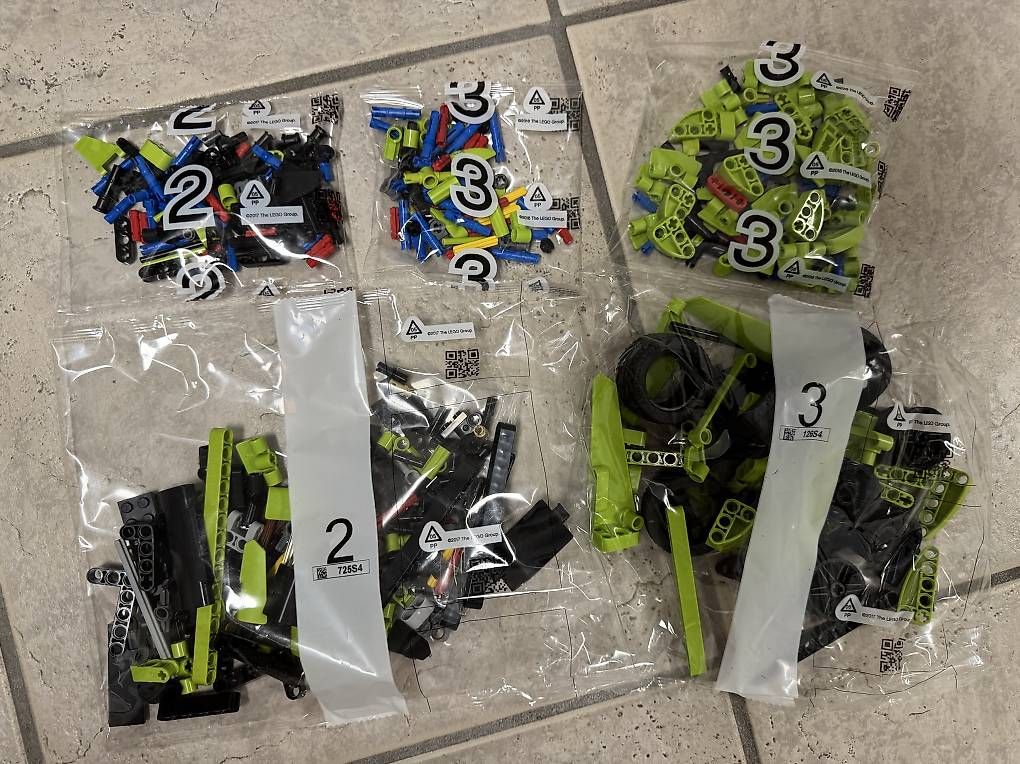 Lego Giocattoli: Lego Technic 42161 Lamborghini Huracan komplett – Usato da Adliswil venduto da KB43VER 2