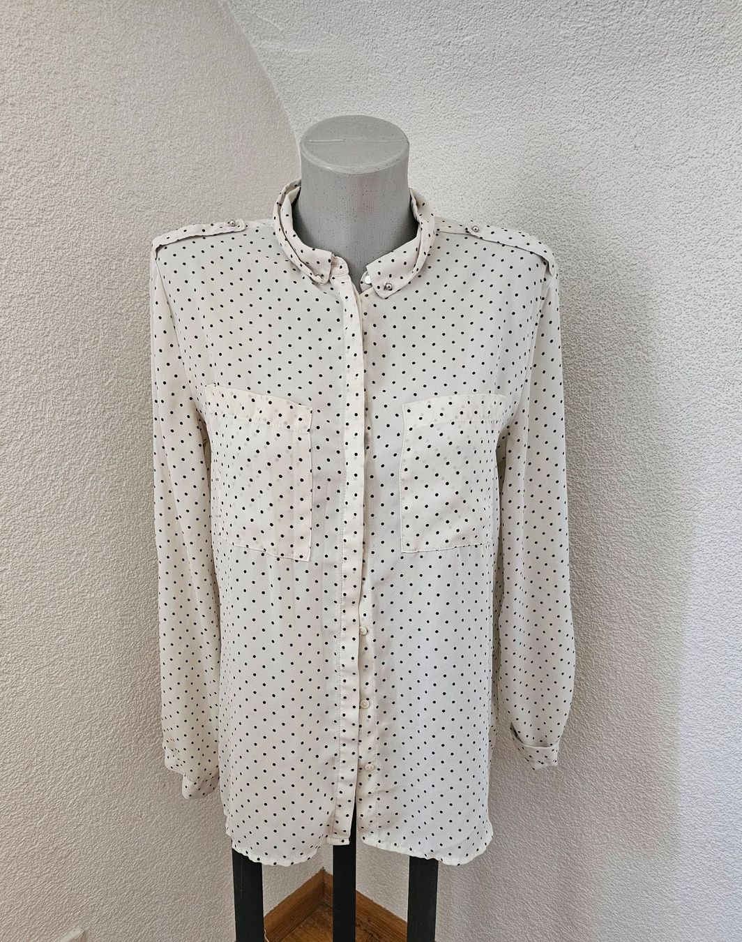 H&M Blusen: gepunktete Bluse H&M Gr. 38 – Gebraucht aus Füllinsdorf von Sunnebliemli7 7
