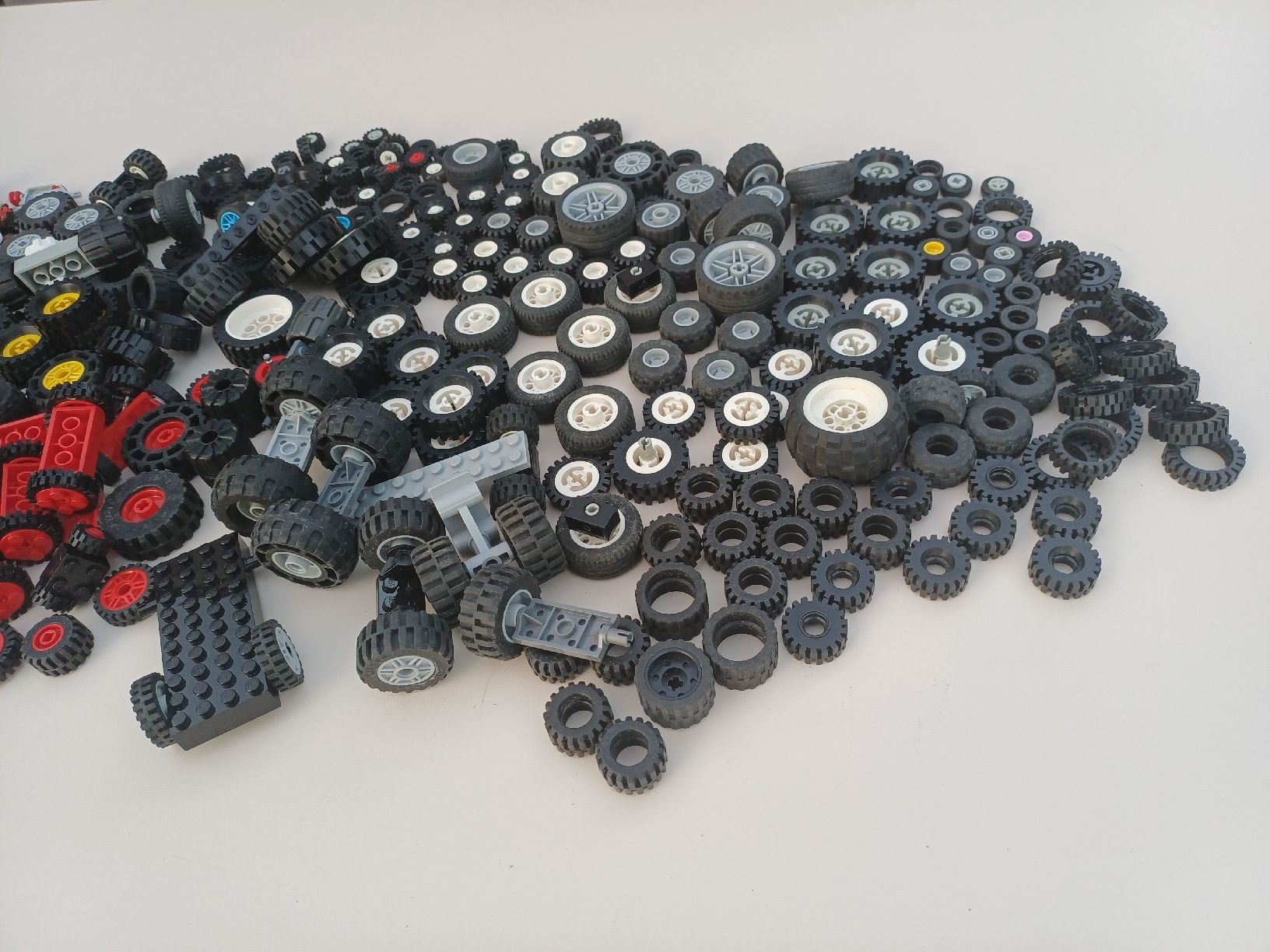 Lego Kit di costruzioni: LEGO 1kg800 de roues en vrac – Usato da Begnins venduto da Drastic-Sound 7