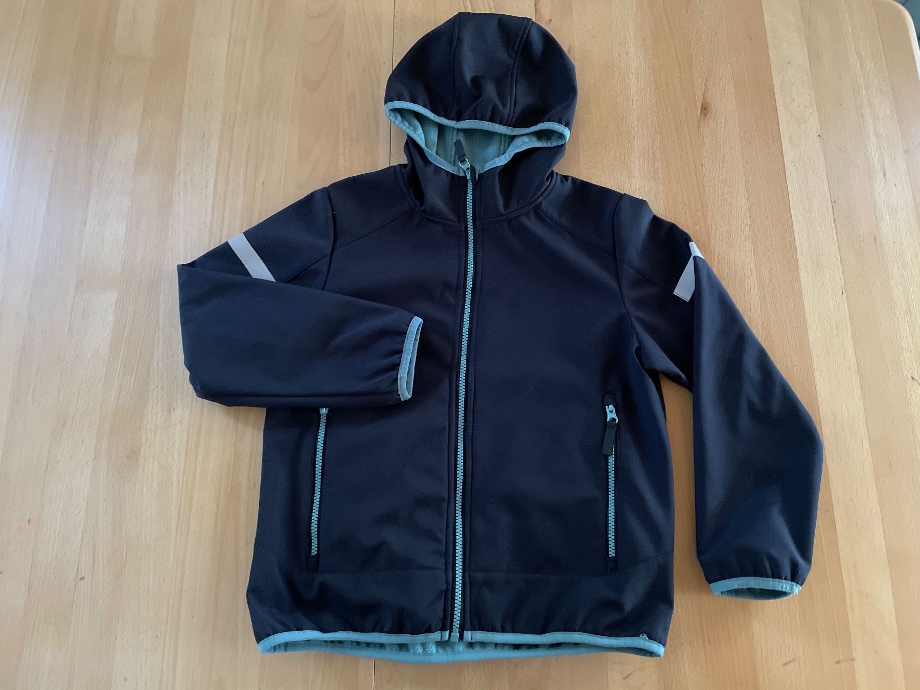 Vestes & Manteaux: Softshell-Jacke, Gr. 134-140, schwarz-salbei – D'occasion à Cham par 2eye
