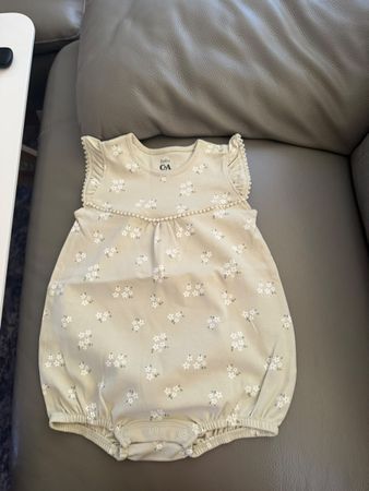 Strampler Baby C&A Blumenmuster Grösse 86 Top Zustand