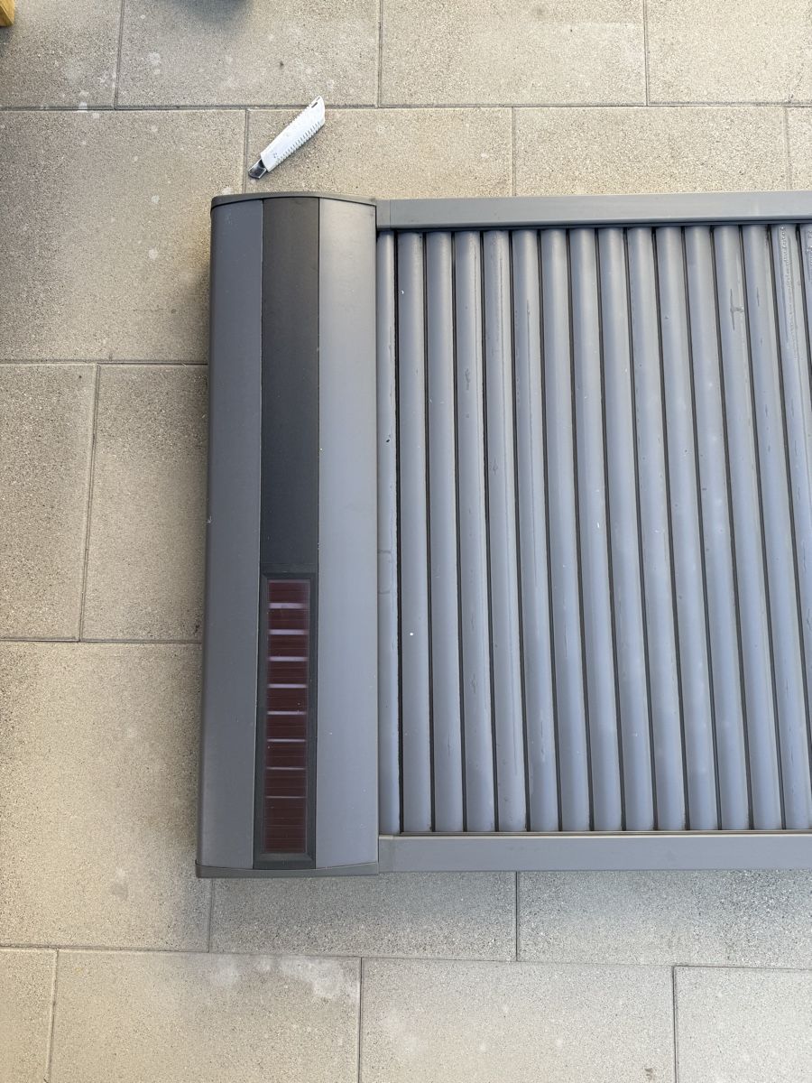 Velux Marquises: Velux Solar aussenrolladen MK08 – D'occasion à Hornussen par lupinsan.s 2