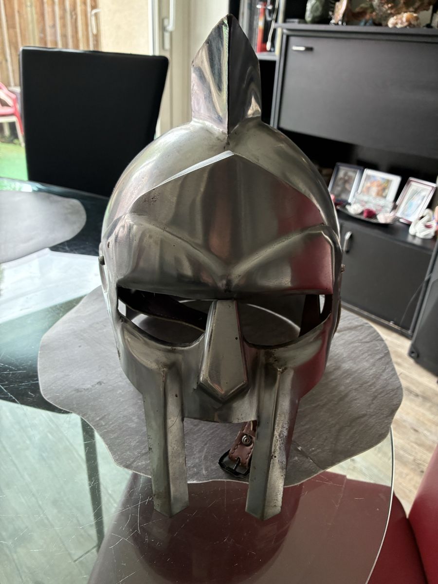 Uniformen & Effekten: Helm – Gebraucht aus Cham von Dst82